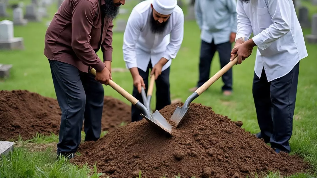 भाई की कब्र के पास खोदी जा रही थी दूसरी कब्र, निकली ऐसी चीजें कि लोगों के उड़े होश; खूब हुआ बवाल भाई की कब्र के पास खोदी जा रही थी दूसरी कब्र, निकली ऐसी चीजें कि लोगों के उड़े होश; खूब हुआ बवाल