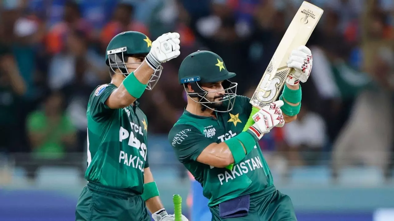 शॉकिंग! टीवी शो पर मचा हड़कंप, IND vs PAK मैच रोकने के लिए पैनलिस्ट ने दी ये खतरनाक सलाह शॉकिंग! टीवी शो पर मचा हड़कंप, IND vs PAK मैच रोकने के लिए पैनलिस्ट ने दी ये खतरनाक सलाह