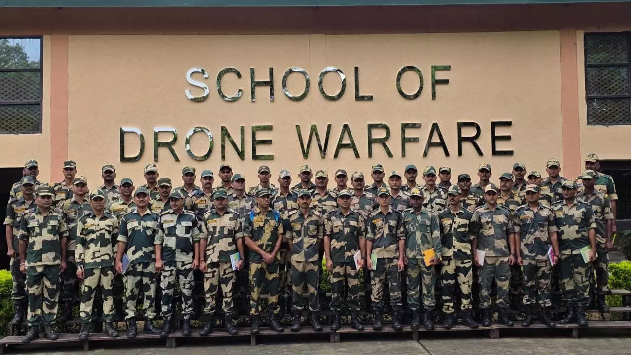 Drone Warfare School में तैयार हो रहे देश के ड्रोन कमांडो और वॉरियर्स, सीमा पर होगी अचूक निगरानी Drone Warfare School में तैयार हो रहे देश के ड्रोन कमांडो और वॉरियर्स, सीमा पर होगी अचूक निगरानी