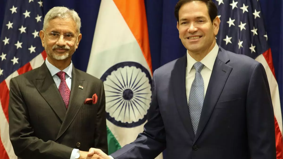 H-1B Visa और टैरिफ विवाद के बीच अमेरिकी विदेश मंत्री मार्को रूबियो से मिले जयशंकर, किन मुद्दों पर हुई चर्चा? H-1B Visa और टैरिफ विवाद के बीच अमेरिकी विदेश मंत्री मार्को रूबियो से मिले जयशंकर, किन मुद्दों पर हुई चर्चा?