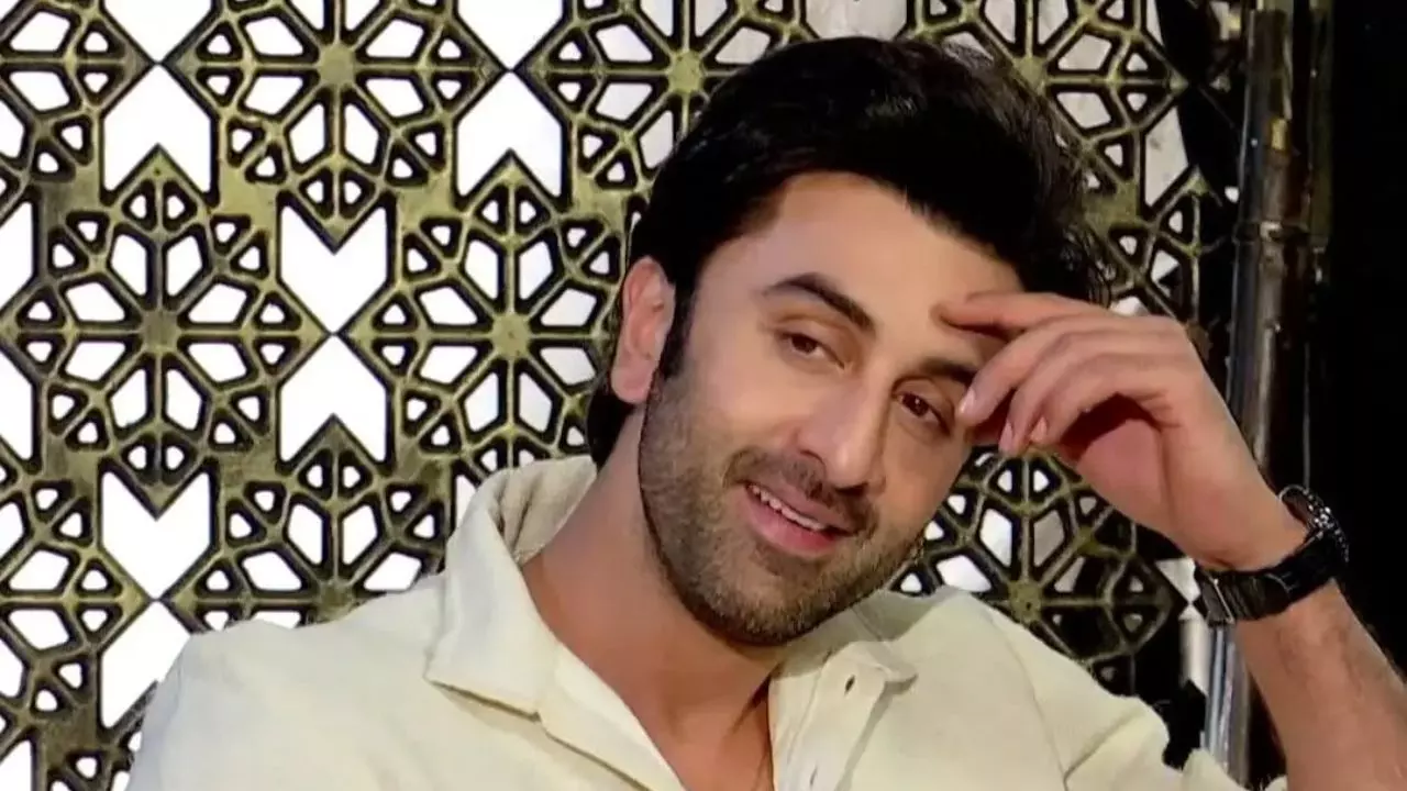 The Ba***ds of Bollywood से हुई इस सीन को हटाने की मांग, Ranbir Kapoor का ई-सिगरेट पीना बना बवाल