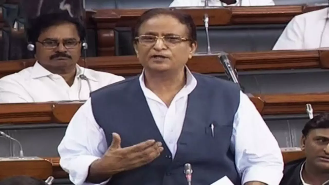 आजम खान की रिहाई में कहां अटका है पेंच? सीतापुर जेल के बाहर समर्थकों की भीड़, 23 महीने बाद आएंगे बाहर