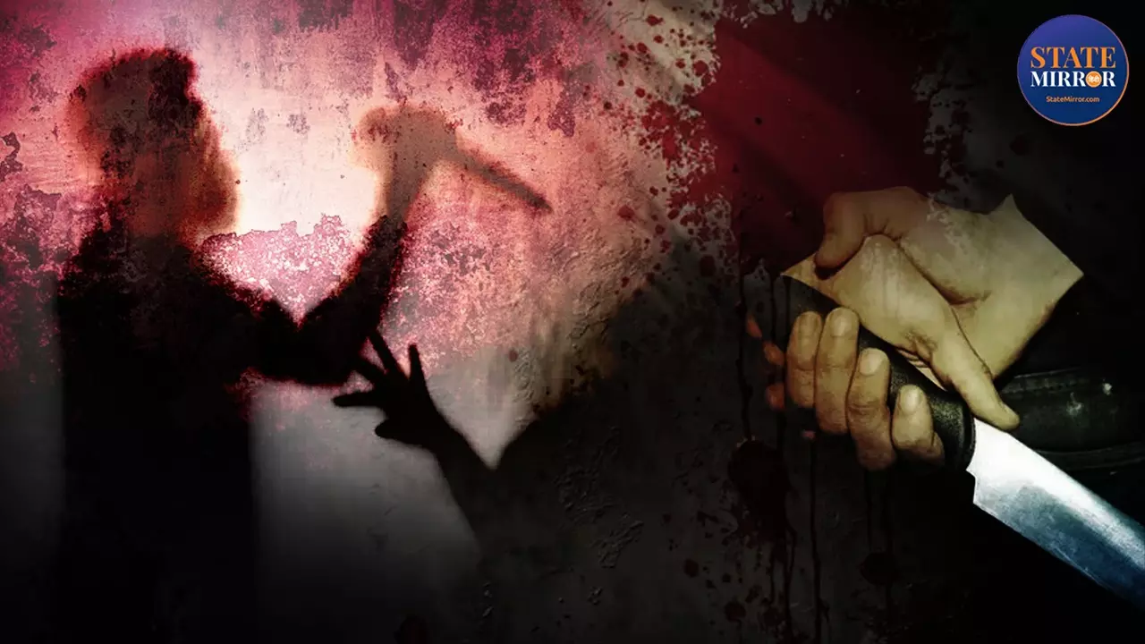 कैब ड्राइवर का खौफनाक कारनामा: 12 साल की बेटी के सामने पत्नी की चाकू से गोदकर हत्या, पूछताछ से पहले पुलिस...