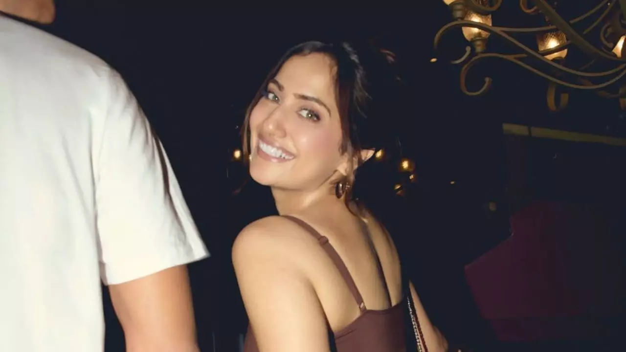 कॉमेडियन Anubhav Bassi को डेट कर रही हैं Kusha Kapila? बर्थडे पार्टी के जश्न में साथ आए नजर