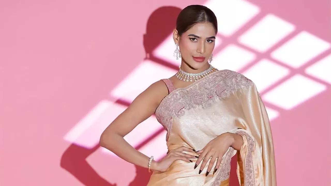 दिल्ली की रामलीला में Poonam Pandey नहीं निभाएंगी मंदोदरी का किरदार, कमेटी ने बदला फैसला, जानें कौन होगा नया चेहरा