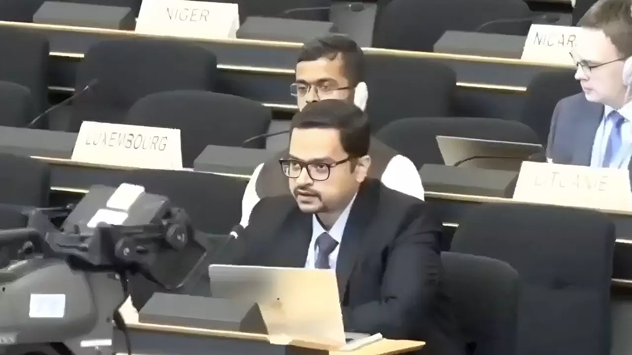 अपनों पर बम गिराने से फुर्सत मिले... पाक की दोगली राजनीति पर भारत ने UNHRC में कहा- पहले वेंटिलेटर पर पड़ी Economy को बचाओ