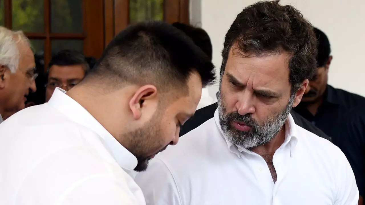 घर पर हुई महागठबंधन की बैठक में शामिल नहीं हुए तेजस्वी, पर क्यों? दबाव की राजनीति या... घर पर हुई महागठबंधन की बैठक में शामिल नहीं हुए तेजस्वी, पर क्यों? दबाव की राजनीति या...