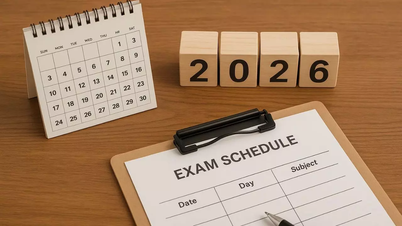 CBSE ने जारी की 2026 में होने वाली बोर्ड परीक्षाओं की डेट, यहां दखें पूरा टाइम टेबल