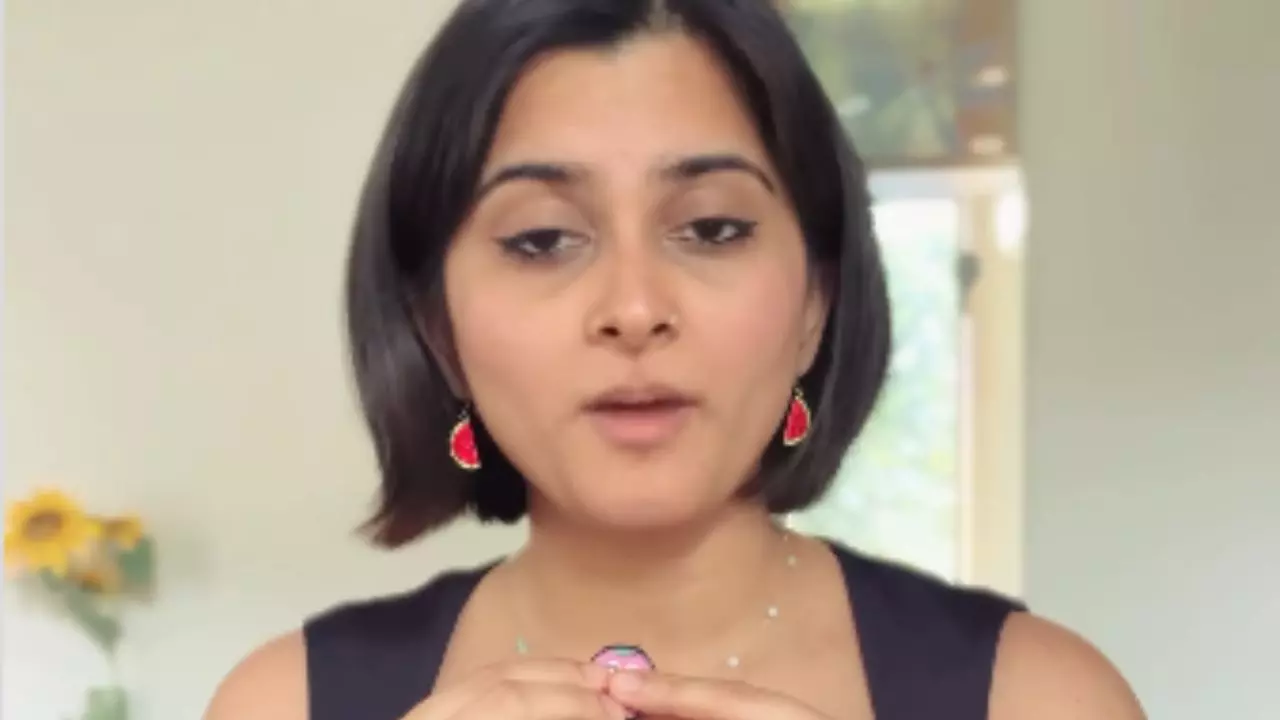 शादी के बाद नहीं लगाती सिंदूर... इंफ्लुएंसर की बात से इंटरनेट पर मचा तूफान, यूजर्स ने कहा- भगवान मेरे दुश्मन को भी ऐसी बीवी न दे