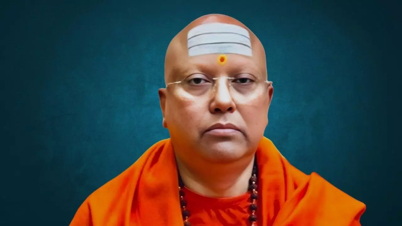 ऑफिस ही था टॉर्चर रूम! नई कार की पूजा के बहाने चैतन्यानंद ले गया था हरिद्वार, वहां भी छात्राओं के साथ हुआ था गलत ऑफिस ही था टॉर्चर रूम! नई कार की पूजा के बहाने चैतन्यानंद ले गया था हरिद्वार, वहां भी छात्राओं के साथ हुआ था गलत