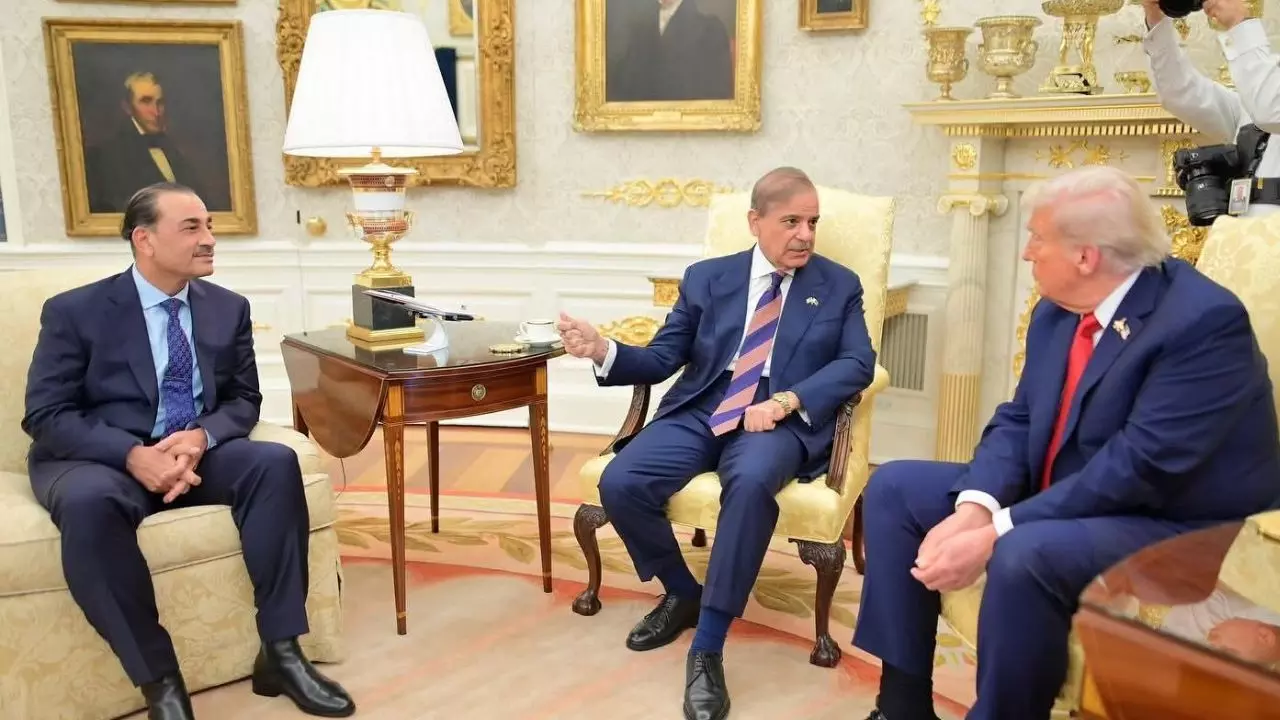 ट्रंप ने जिसे कभी बताया था आतंक की पनाहगाह, अब उसी के गाने लगे गीत! शहबाज़ और मुनीर से मुलाकात कर बताया- Great Leaders