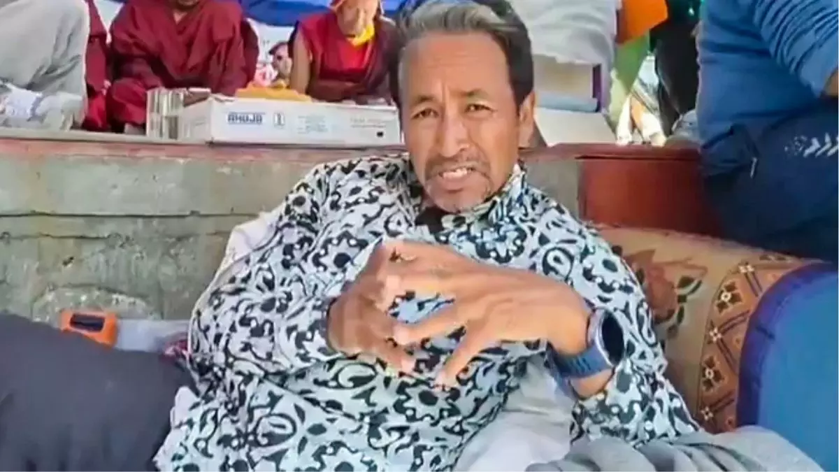 सोनम वांगचुक पर कसा शिकंजा! लेह हिंसा मामले में पुलिस ने किया गिरफ्तार, रासुका लगाया गया सोनम वांगचुक पर कसा शिकंजा! लेह हिंसा मामले में पुलिस ने किया गिरफ्तार, रासुका लगाया गया