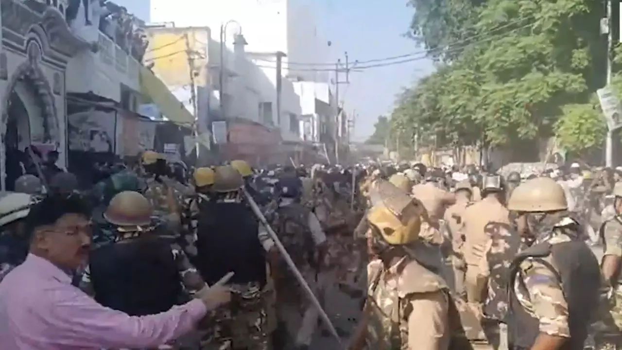 बरेली में ‘I Love Muhammad’ विवाद पर जुमे के बाद बवाल, पुलिस को करना पड़ा लाठीचार्ज बरेली में ‘I Love Muhammad’ विवाद पर जुमे के बाद बवाल, पुलिस को करना पड़ा लाठीचार्ज
