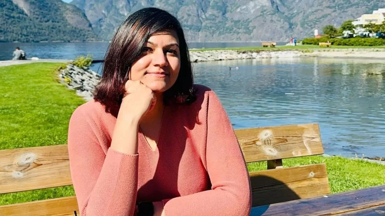 कौन हैं UNGA में पाकिस्तान को करारा जवाब देने वाली युवा IFS अधिकारी पेटल गहलोत? गिटार बजाकर लोगों का जीता दिल | Video कौन हैं UNGA में पाकिस्तान को करारा जवाब देने वाली युवा IFS अधिकारी पेटल गहलोत? गिटार बजाकर लोगों का जीता दिल | Video