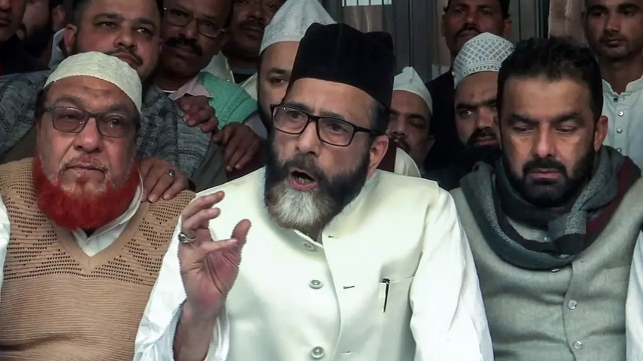 कौन हैं मौलाना तौकीर रजा, जिनके आह्वान पर बरेली में भड़का I Love Mohammad विवाद, बार-बार विवादों में क्यों आता है नाम? कौन हैं मौलाना तौकीर रजा, जिनके आह्वान पर बरेली में भड़का I Love Mohammad विवाद, बार-बार विवादों में क्यों आता है नाम?