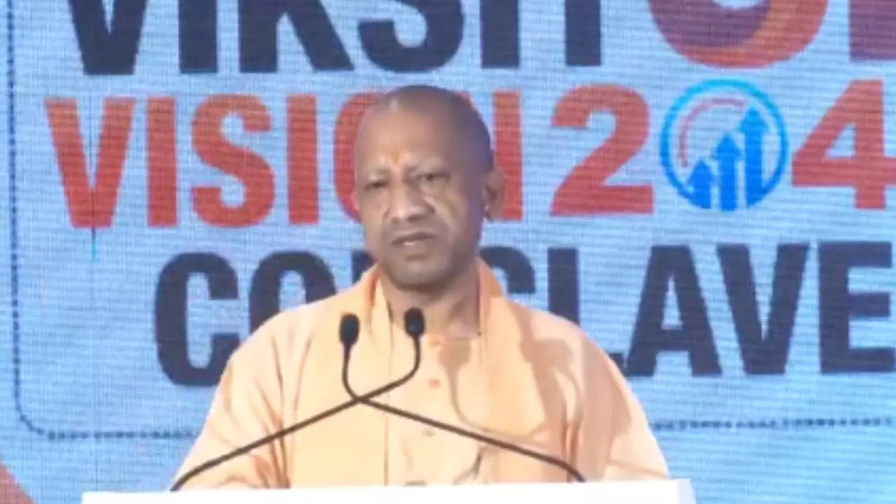 मौलाना भूल गया यूपी में किसका राज है, दंगाइयों को अब उसी भाषा में जवाब मिलेगा; बरेली हिंसा पर बोले सीएम योगी मौलाना भूल गया यूपी में किसका राज है, दंगाइयों को अब उसी भाषा में जवाब मिलेगा; बरेली हिंसा पर बोले सीएम योगी