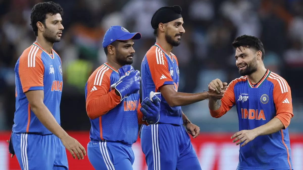 क्या अर्शदीप सिंह एशिया कप का फाइनल खेलेंगे? अश्विन ने गंभीर से कहा- वह भारत का प्रीमियर गेंदबाज है, उसने 101 विकेट लिए हैं क्या अर्शदीप सिंह एशिया कप का फाइनल खेलेंगे? अश्विन ने गंभीर से कहा- वह भारत का प्रीमियर गेंदबाज है, उसने 101 विकेट लिए हैं