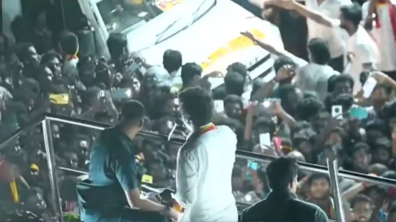 हम सांस नहीं ले पा रहे थे, बड़े भाई की मौत हो गई और छोटा बेटा गायब... रैली में हुई भगदड़ के पीड़ितों से सुनाई आपबीती | Video