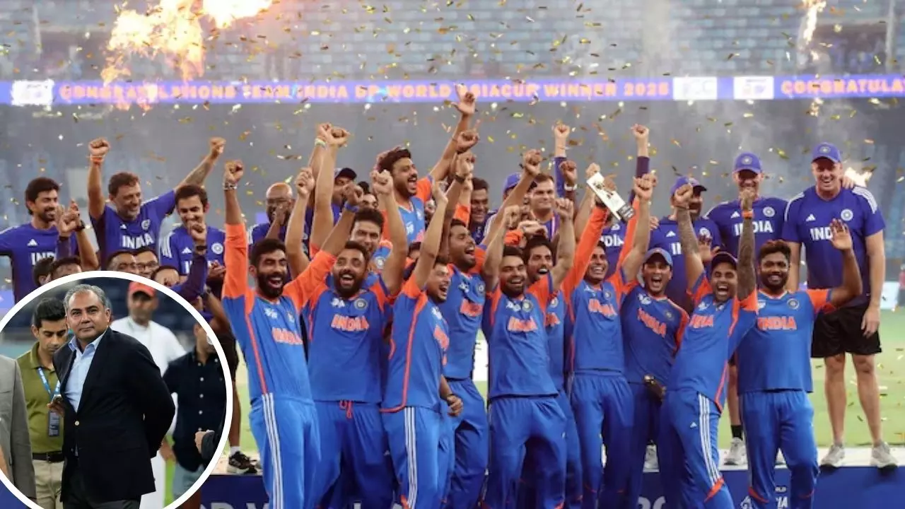 पाक का मुंह धुआं- धुआं! स्टेट पर Trophy देने के लिए खड़े थे मोहसिन नकवी, लेकिन भारत ने ट्रॉफी लेने से किया इनकार- पढ़ें अवॉर्ड सेरेमनी का ड्रामा