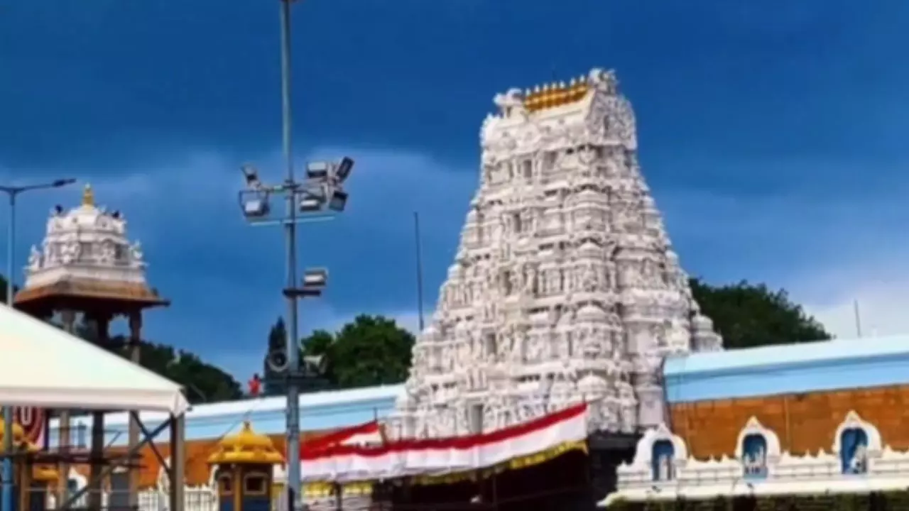 भगवान के घर चोरी! तिरुपति बालाजी मंदिर का क्‍लर्क कैसे बन गया करोड़पति?
