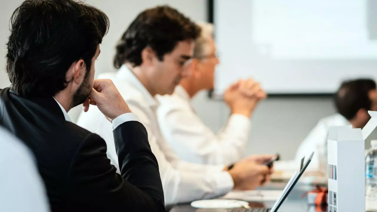 अरे मां तो सबकी मरती है! UCO बैंक के कर्मचारी ने मैनेजर पर लगाए गंभीर आरोप, छुट्टी कैंसिल की और...