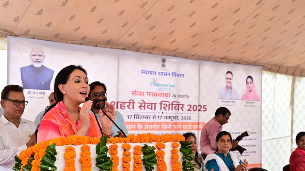 जनता की समस्याएं सुनीं और अधिकारियों को फटकार लगाई, शहरी सेवा शिविर के दौरान दीया कुमारी ने दिया ये आदेश