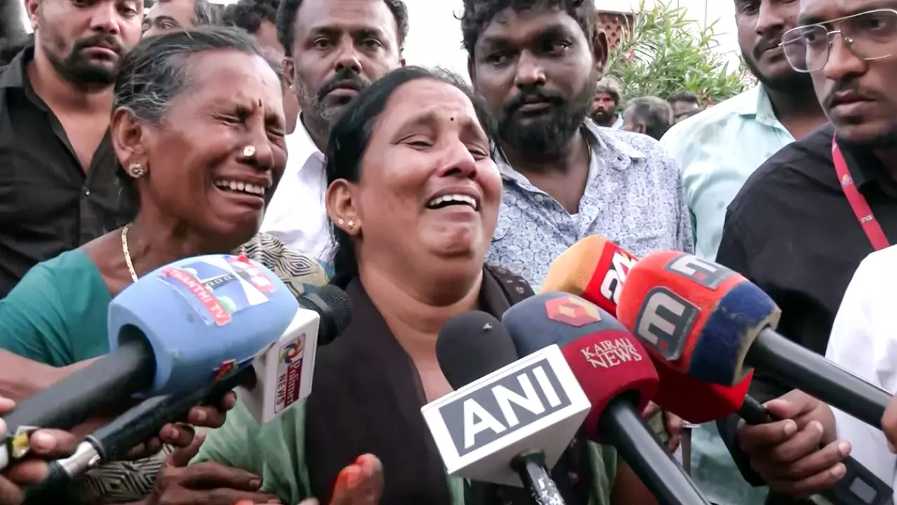 Karur accident Tamil Nadu: जांच में आयोजकों की लापरवाही और..., न्यायिक आयोग करेगी मामले की जांच, TVK ने... Karur accident Tamil Nadu: जांच में आयोजकों की लापरवाही और..., न्यायिक आयोग करेगी मामले की जांच, TVK ने...