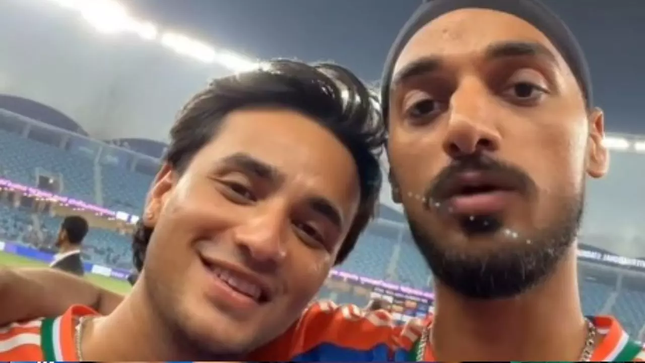 एशिया कप 2025: जीत के बाद भारतीय खिलाड़ियों ने अबरार अहमद के लिए मजे, वीडियो वायरल एशिया कप 2025: जीत के बाद भारतीय खिलाड़ियों ने अबरार अहमद के लिए मजे, वीडियो वायरल