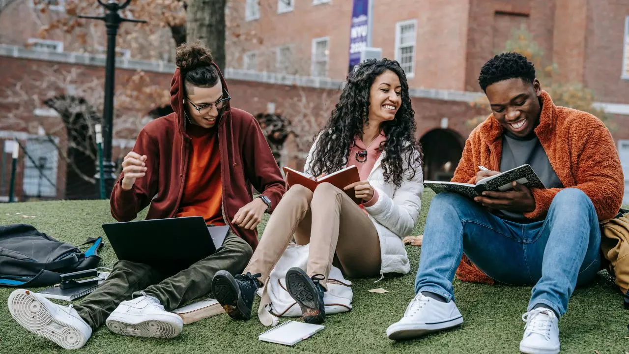 Maths और Reading में US के छात्रों का डिब्बा गोल! ऐसे कैसे फिर से महान बनेगा अमेरिका?