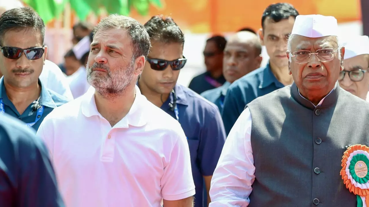 बिहार चुनाव से पहले विवादित बिल पर झुकी कांग्रेस, PM-CM को हटाने वाले बिल पर लिया यू-टर्न, शीतकालीन सत्र में मचेगा कोहराम!