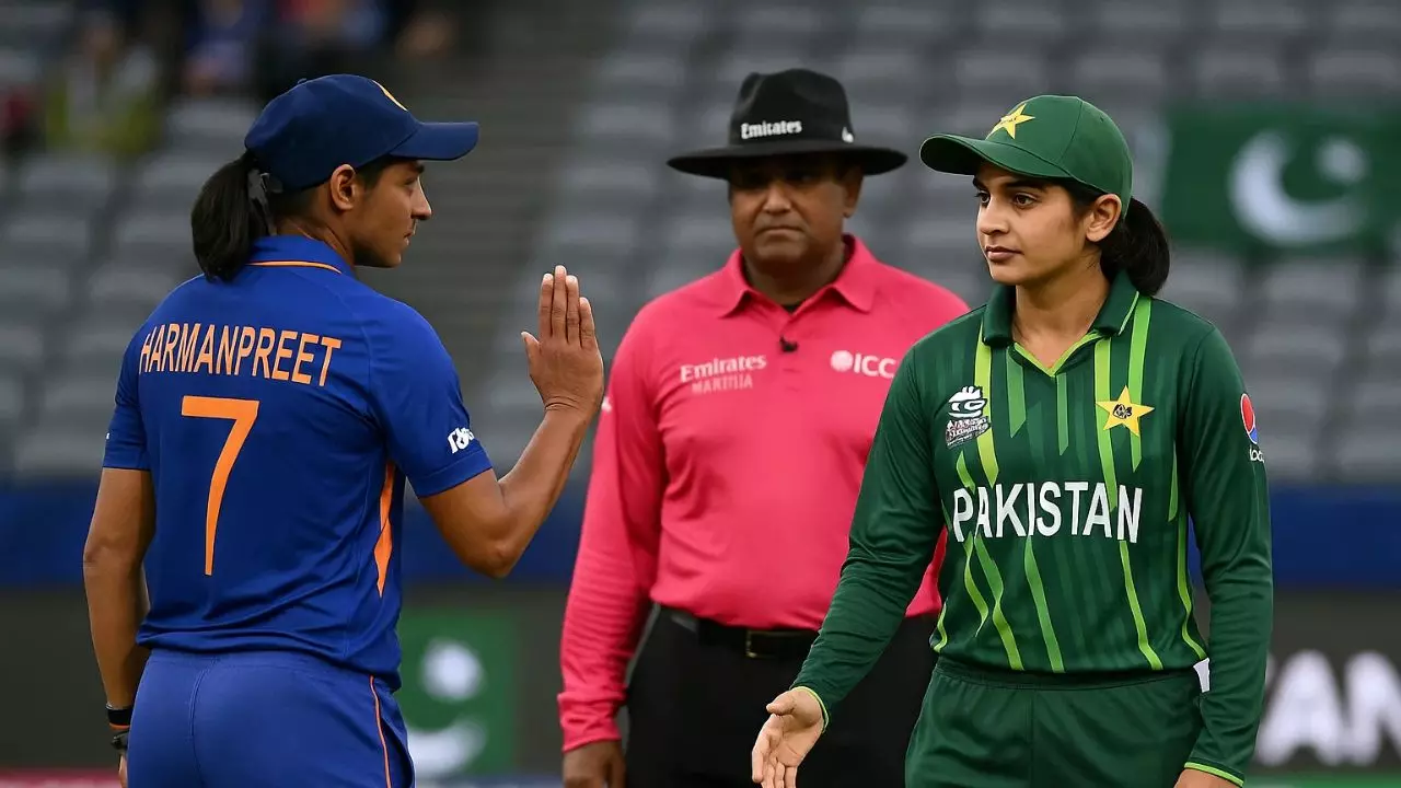 ICC Women’s World Cup 2025: क्‍या पाकिस्‍तान के खिलाफ मैच में फिर दिखेगा नो हैंडशेक, क्‍या करेंगी हरमनप्रीत कौर?