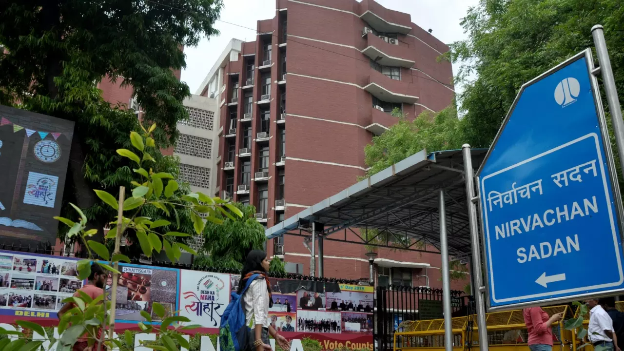 Final Voter List 2025: अंतिम मतदाता सूची में आपका नाम है या नहीं? ऐसे करें ऑनलाइन चेक Final Voter List 2025: अंतिम मतदाता सूची में आपका नाम है या नहीं? ऐसे करें ऑनलाइन चेक