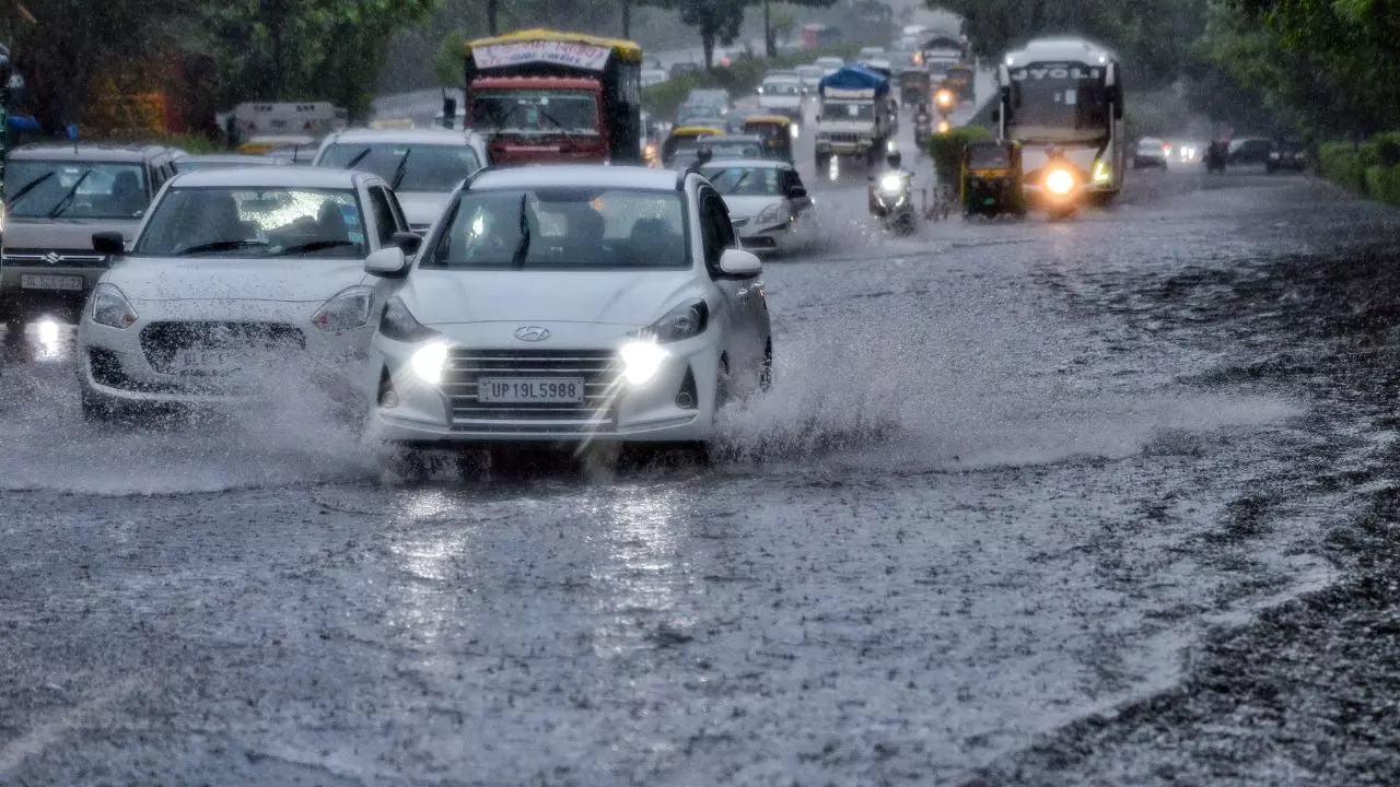 दिल्ली-NCR समेत 5 राज्यों में बारिश का अलर्ट, मौसम विभाग ने उत्तर से लेकर दक्षिण भारत तक जारी किया अपडेट