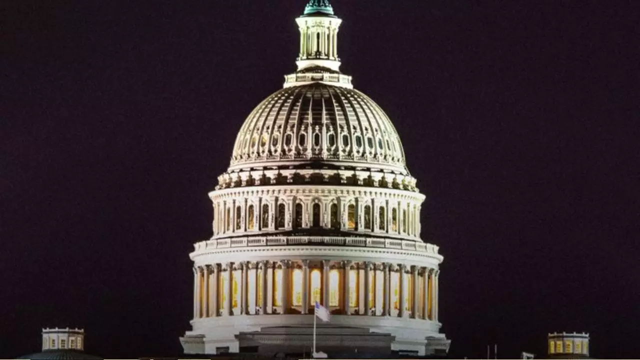 7 साल बाद अमेरिकी सरकार पर फिर मंडरा रहा ‘शटडाउन’ का खतरा, सीनेट ने फंडिंग बिल किए खारिज