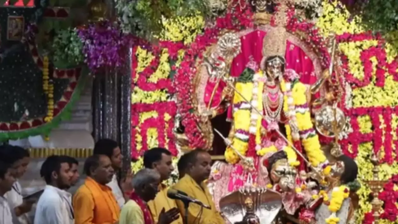 नवरात्रि की नवमी पर मंदिरों में भक्तों की भारी भीड़, श्रद्धा और भक्ति का संगम | VIDEOS