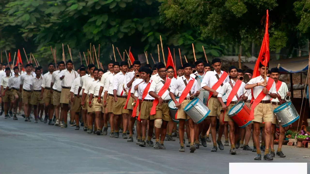 100 साल के इतिहास में RSS पर कब-कब लगे बैन, 3 बातों से संघ क्यों नहीं कर सकता समझौता? 100 साल के इतिहास में RSS पर कब-कब लगे बैन, 3 बातों से संघ क्यों नहीं कर सकता समझौता?
