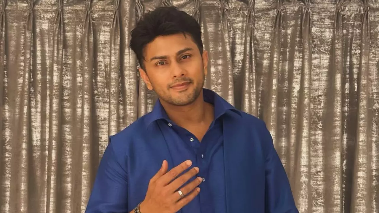 2 करोड़ रुपये देकर हुआ था Bigg Boss 19 से एलिमिनेशन? अब Awez Darbar ने बताया सच