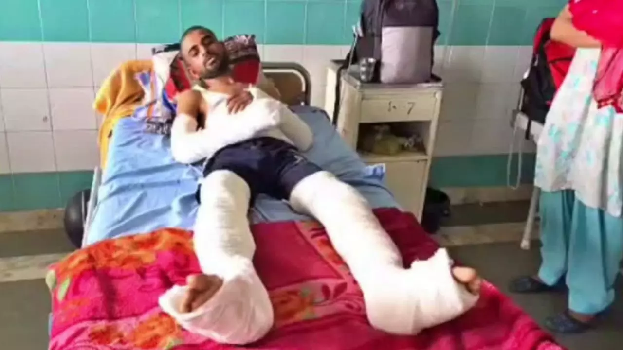 पत्नी की फोटो सोशल मीडिया डालने पर हो गया बवाल! ससुराल वालों ने हाथ-पैर तोड़ कर बताया ये कारण