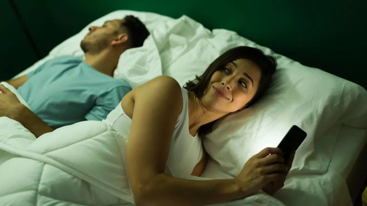 शादीशुदा लड़के ध्यान दें! महिलाएं इस वजह से देती हैं पति को धोखा, इंफ्लुएंसर ने बताई अंदर की बात | VIDEO