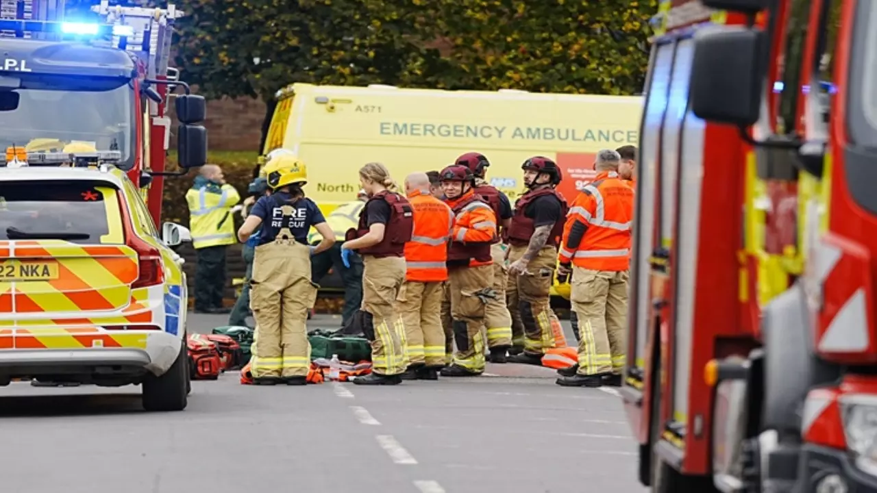 ब्रिटेन के मैनचेस्टर में हमलावरों ने भीड़ पर चढ़ाई कार, फिर चाकू से किए वार, 2 की मौत 4 घायल, पीएम ने बुलाई इमरजेंसी बैठक