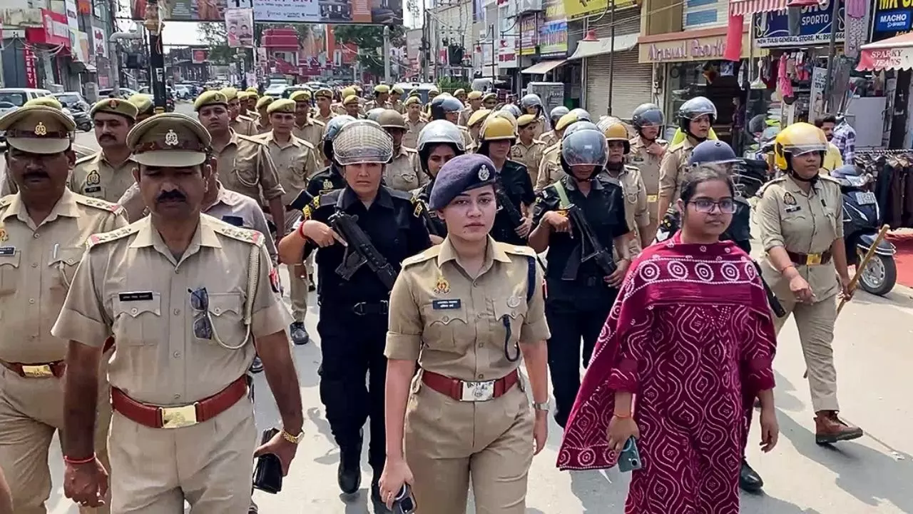 बरेली में हिंसा के बाद पहला जुमे की नमाज, ड्रोन व 8000 जवान तैनात; इंटरनेट बैन व 8 जोन में बंटा शहर