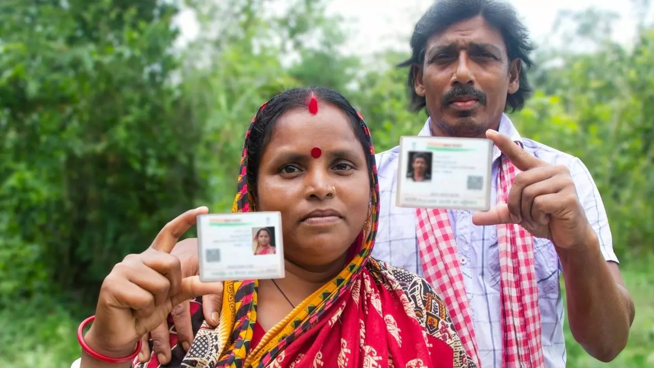 Aadhaar Card अपडेट कराना पहले से हुआ महंगा! इस उम्र के लिए फ्री सर्विस, क्या है UIDAI का नया नियम