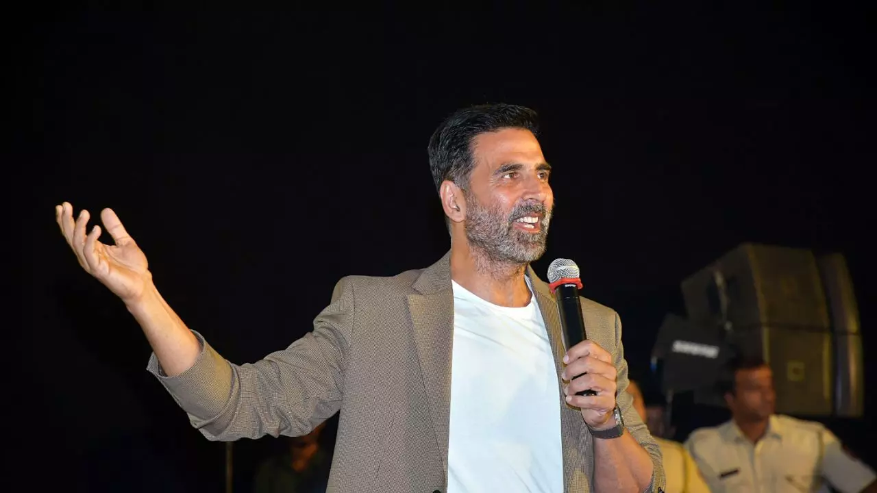 अपनी न्यूड पिक्चर भेजोगी... Akshay Kumar की बेटी को ये मैसेज किसने किया? VIDEO