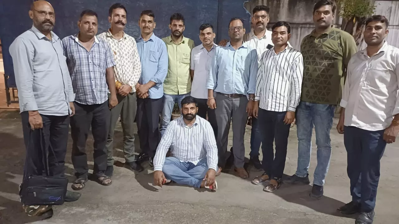 गांजा तस्कर का सरगना और पूर्व NSG कमांडो बजरंग गिरफ्तार, 26/11 आतंक विरोधी अभियान था हिस्सा,तस्करी के धंधे में कैसे आया? गांजा तस्कर का सरगना और पूर्व NSG कमांडो बजरंग गिरफ्तार, 26/11 आतंक विरोधी अभियान था हिस्सा,तस्करी के धंधे में कैसे आया?