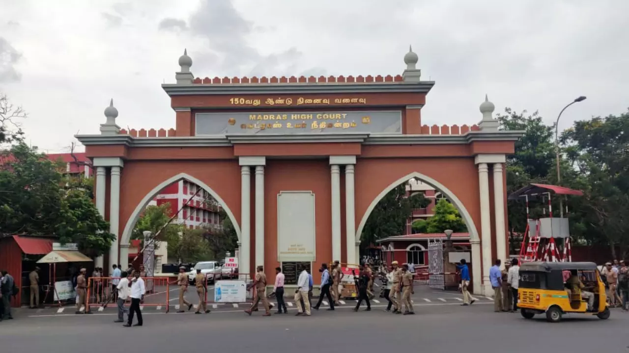 करूर भगदड़ पर हाईकोर्ट सख्त, SIT जांच का निर्देश, कहा - अदालत अपनी आंखें बंद नहीं...