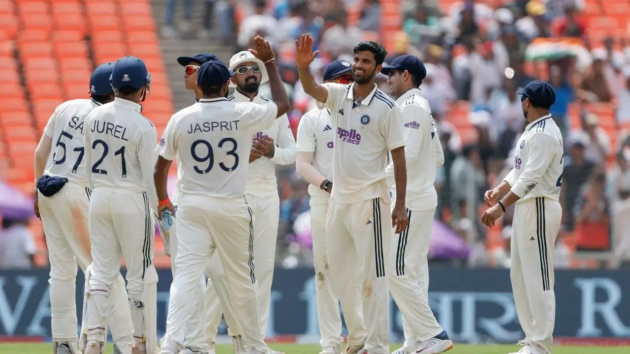 India vs West Indies 1st Test: जडेजा-सिराज की जोड़ी ने वेस्टइंडीज को पारी और 140 रन से रौंदा, तीसरे दिन ही खत्म हुआ मैच