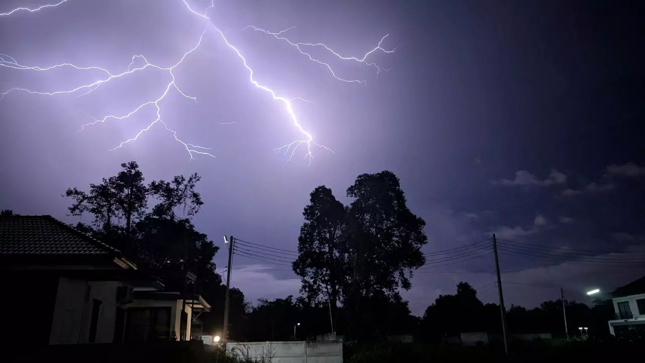 दिल्ली-NCR में तेज बारिश और आंधी का अलर्ट, बिहार में बारिश बनी आफत; जानें अन्य राज्यों का हाल