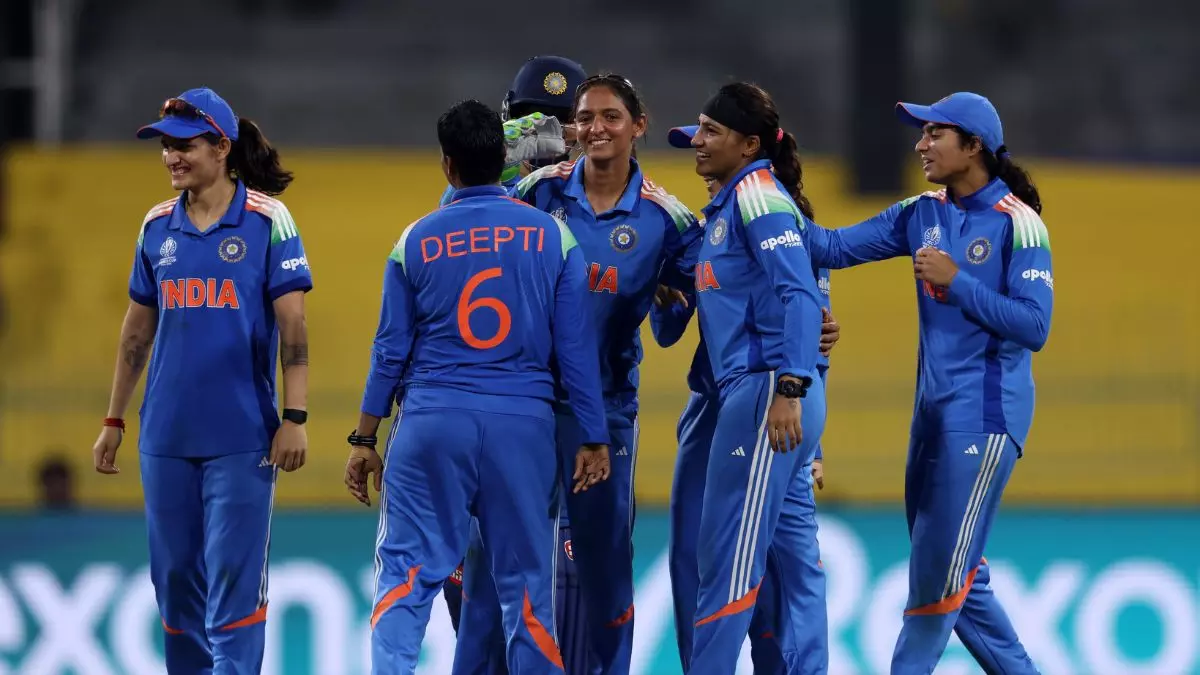 Aaj ki Taaza Khabar: भारत ने महिला CWC 2025 में पाकिस्तान को 88 रन से हराया, दीप्ति-क्रांति को 3-3 विकेट; 5 अक्टूबर की बड़ी खबरें