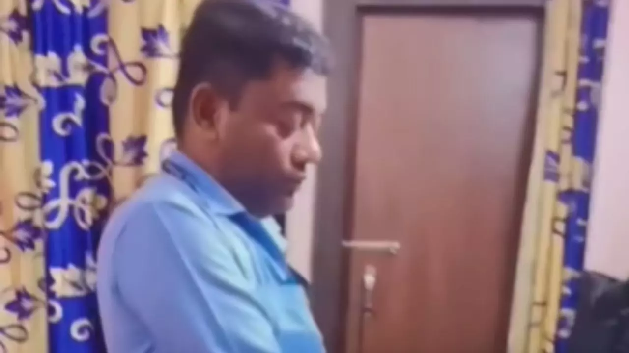 16 घर को, 72 घंटा रेल को दीजिएगा... पत्नी के तानों के बीच चुप रहा थका हुआ पति,  VIDEO वायरल