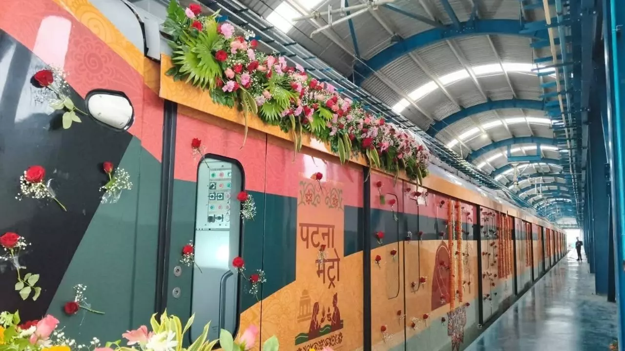 पटना वालों की मौज! चलने लगी मेट्रो, सुबह 8 से रात 10 बजेगी तक मिलेगी सेवा; किराया जान लीजिए